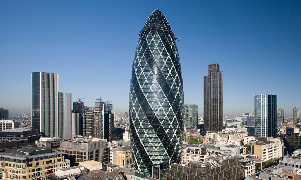 Cierran famoso edificio de Londres por presencia de paquete sospechoso