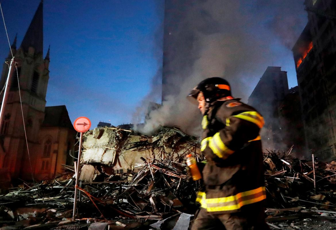 Incendio y derrumbe de un edificio en San Pablo (Reuters)