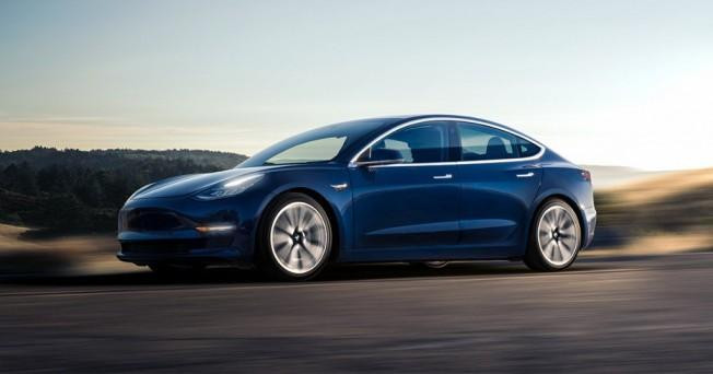 Tesla Model 3 Dual-motor -industria automotriz
