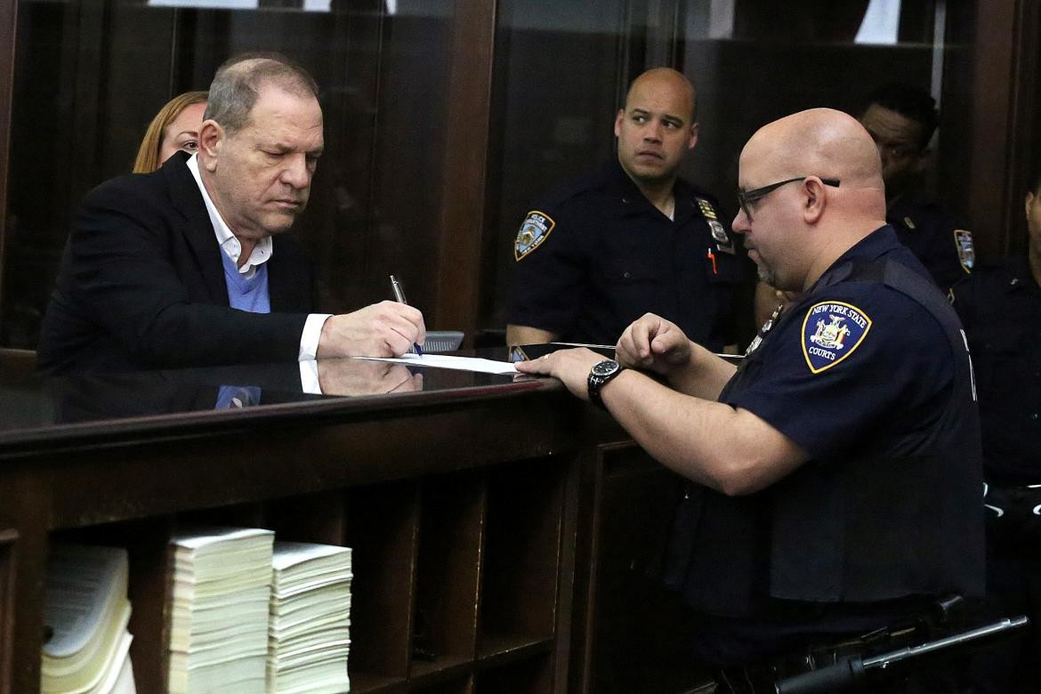 Harvey Weinstein en la policía, Reuters
