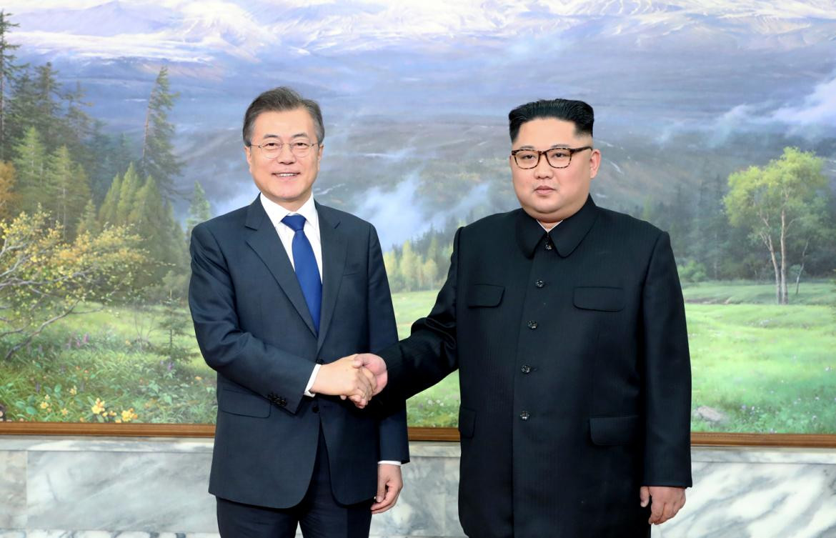 Moon Jae-in y Kim Jong-un - Corea del Sur y Corea del Norte - Reunión (Reuters)