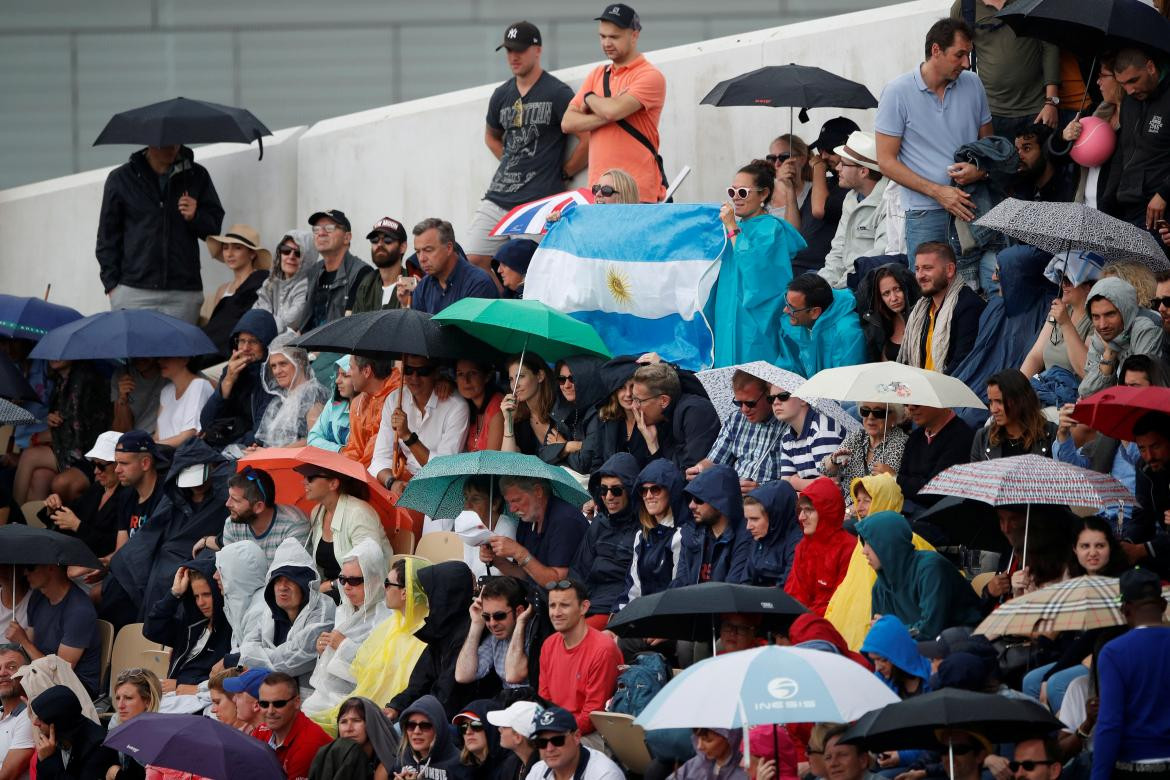 Hinchada argentina en Roland Garros, tenis, Reuters