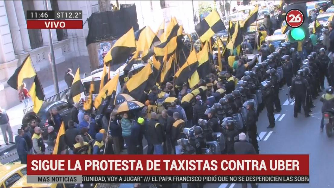 Protesta taxistas contra Uber - Canal 26