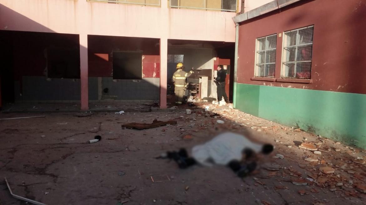 Explosión en escuela de Moreno