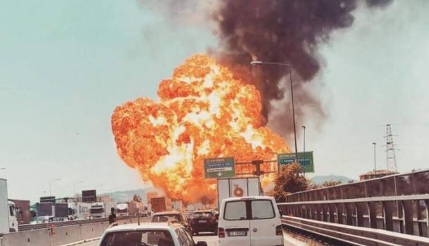 Explosion en autopista de Bologna