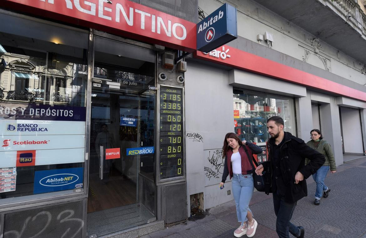 Dólar - casas de cambio, economía argentina - NA