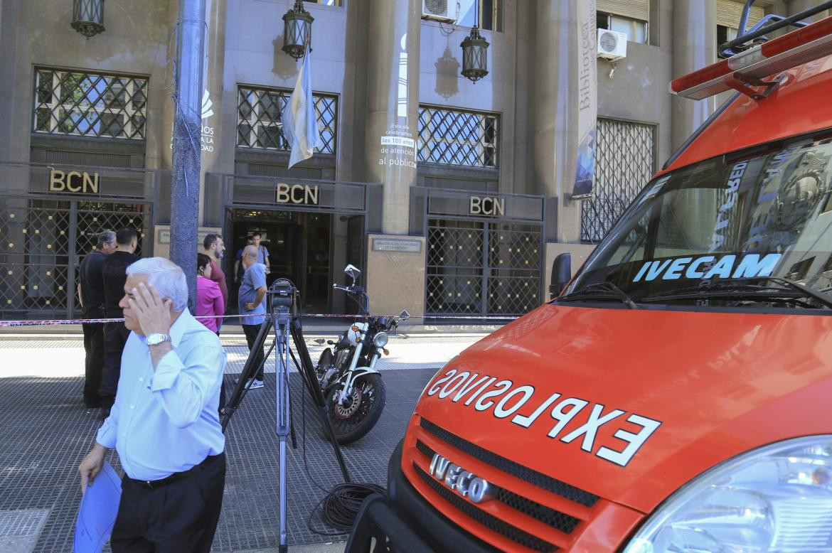 El edificio del Anexo del Senado de la Nación fue evacuado esta tarde tras el hallazgo de un artefacto sospechoso, NA