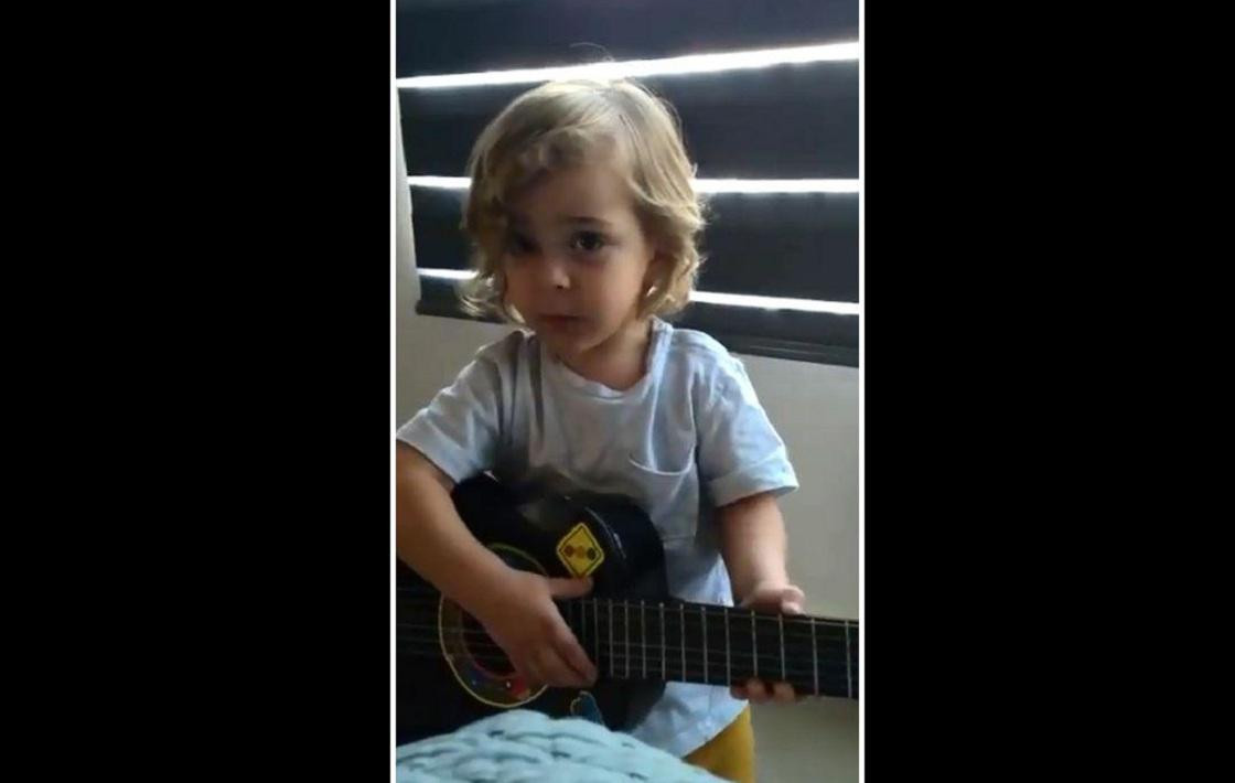 Viral en Facebook: niño sorprende a todos con su imitación de Luis Miguel