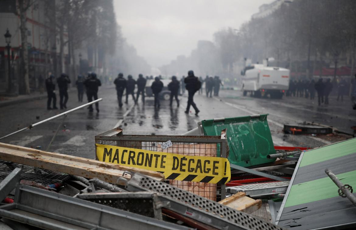 Incidentes en Francia por aumento de combustibles, Reuters