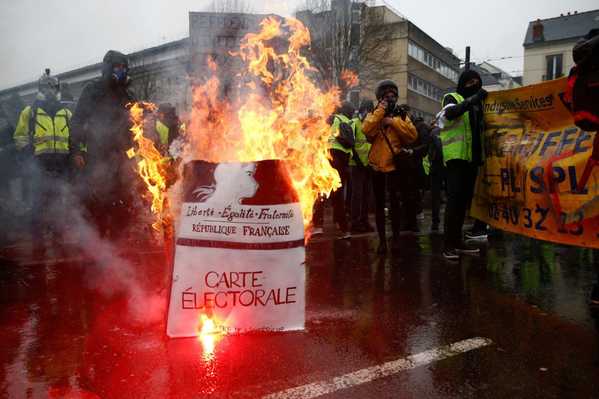 Incidentes en protesta de Chalecos Amarillos en Paris (Reuters)