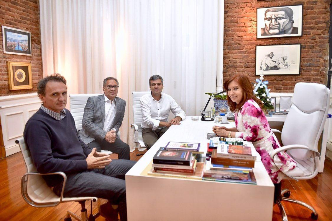 Cristina Kirchner con intendentes bonaerenses - Instituto Patria