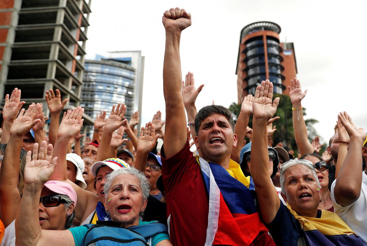 Crisis en Venezuela, incidentes y represión en protesta contra Maduro, Reuters