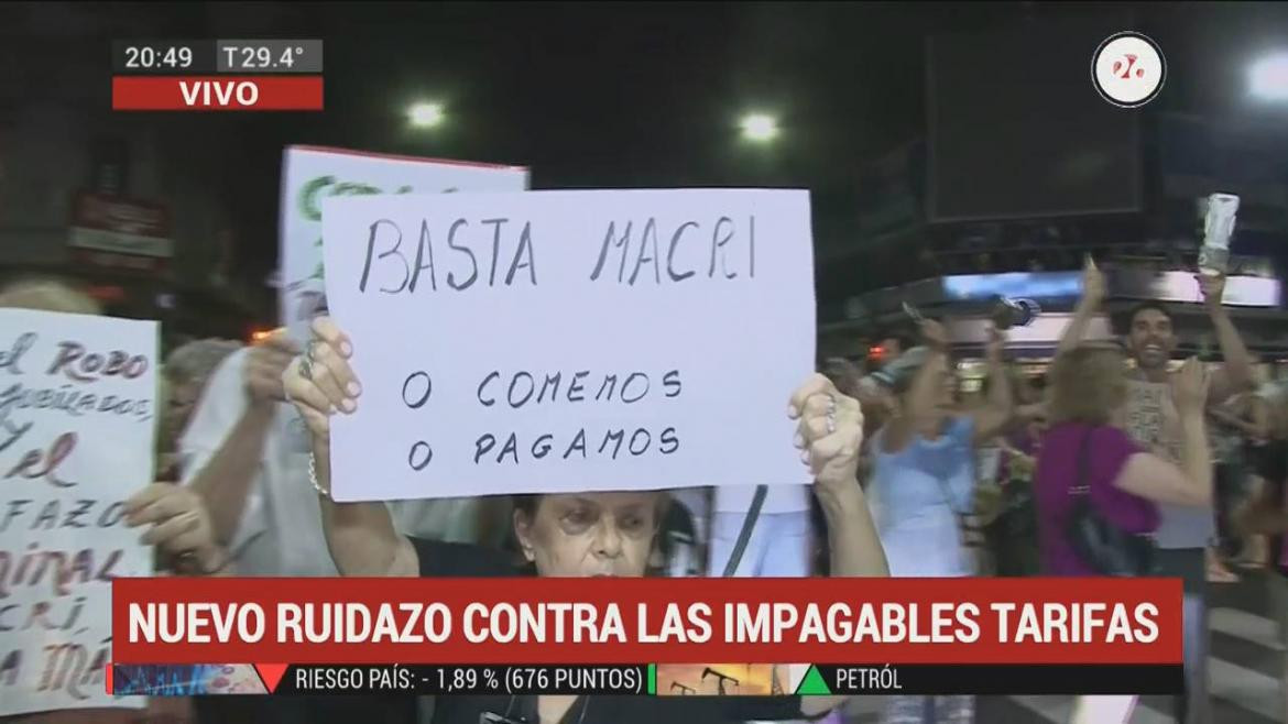 Ruidazo contra los tarifazos, Acoyte y Rivadavia, Canal 26