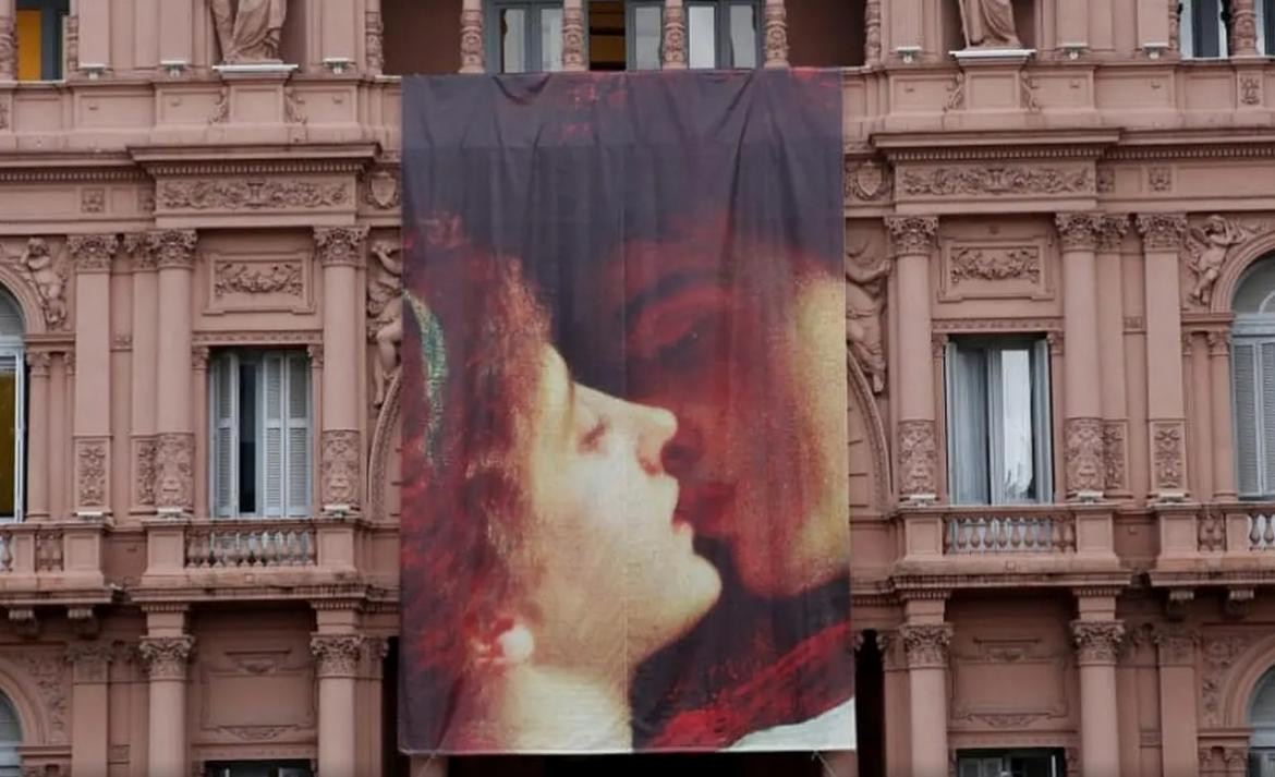 Bandera de Romeo y Julieta en Casa Rosada