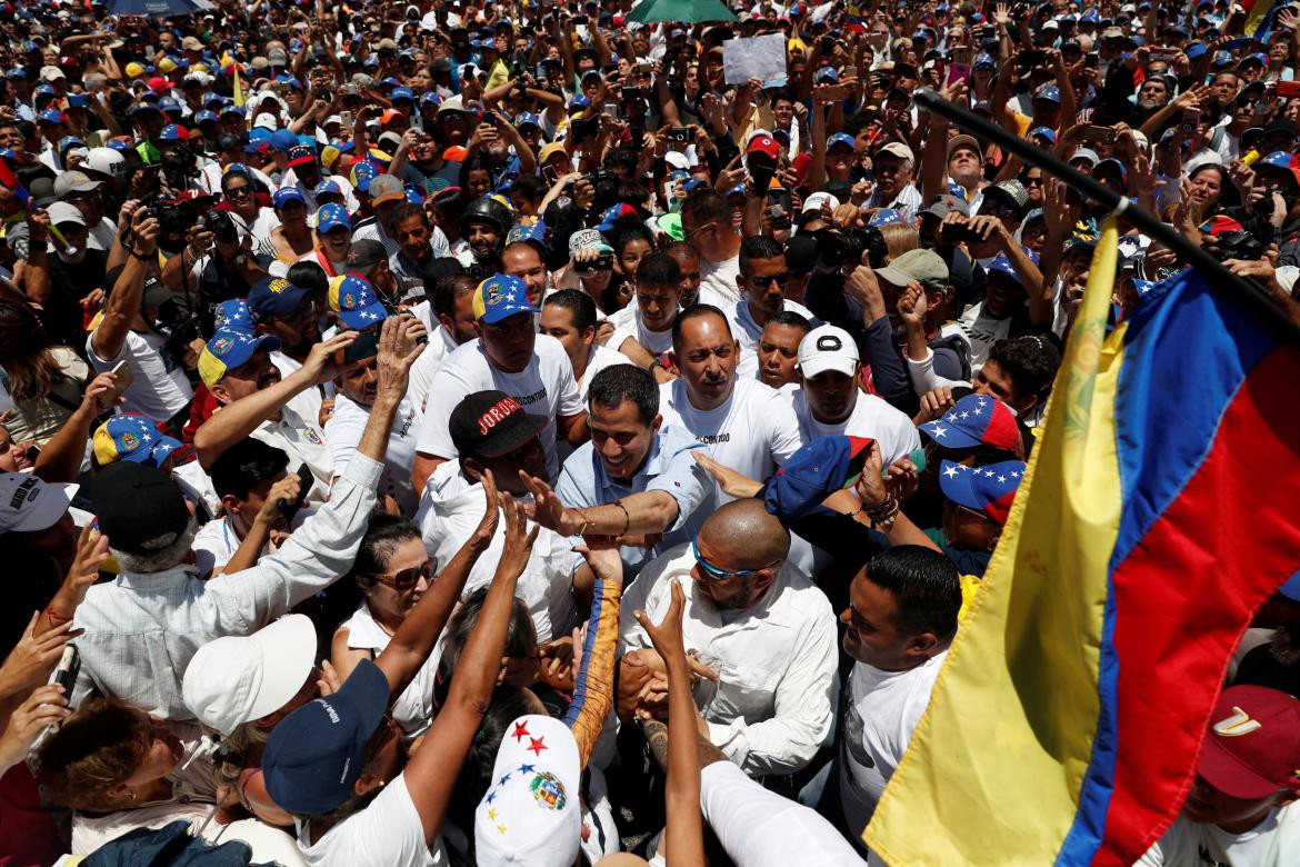 Juan Guaidó en marcha opositora en Venezuela (Reuters)