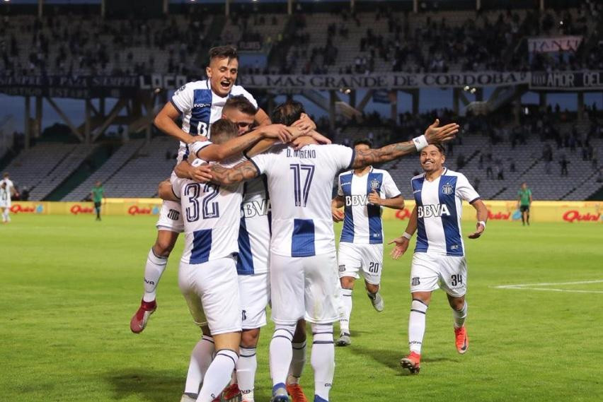 Festejo de Talleres tras eliminar a San Martín de San Juan de Copa Superliga
