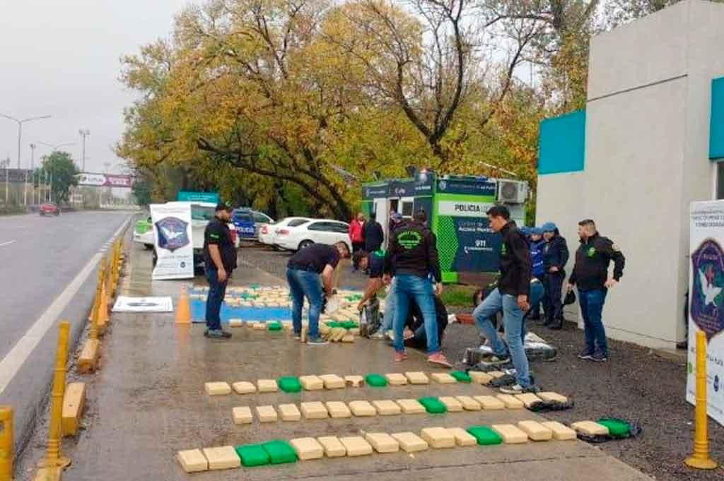 Dos detenidos por transportar 500 kilos de marihuana en bolsas de alimento para perros