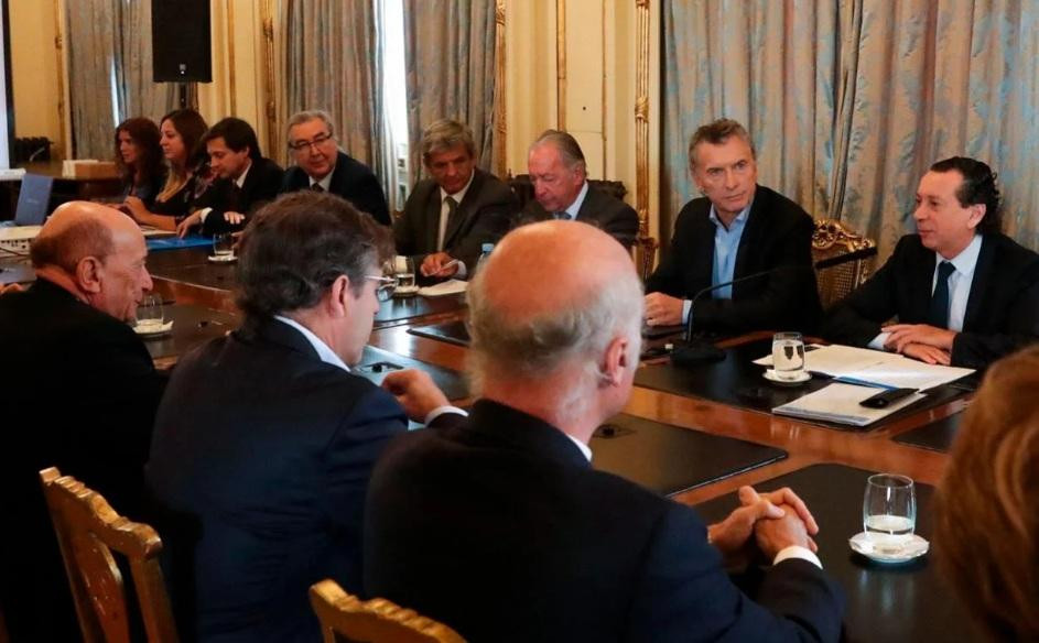 Mauricio Macri y Dante Sica con empresarios (Presidencia)