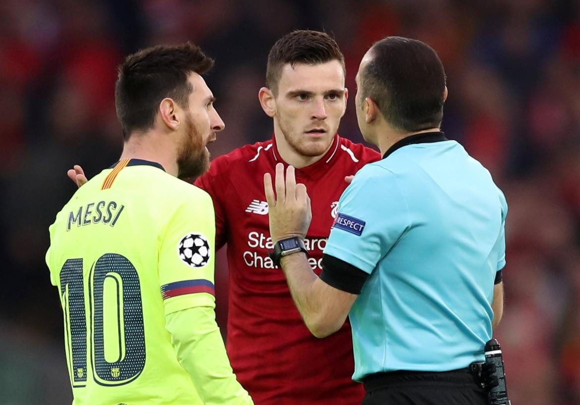 Liverpool vs. Barcelona: Lionel Messi, Robertson (Reuters)