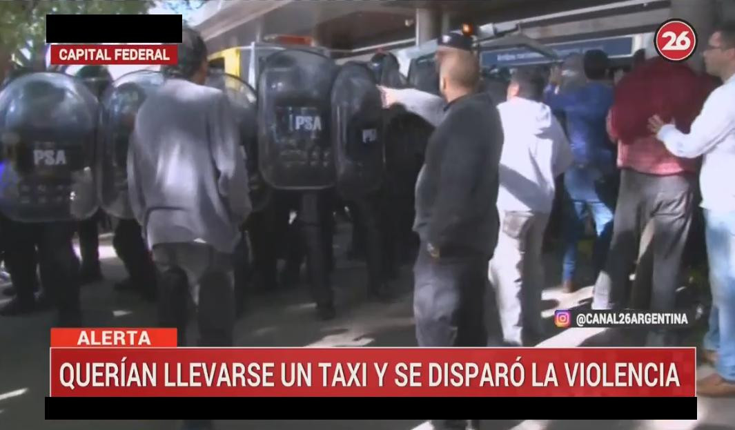 Protestas en Aereoparque con taxistas - Canal 26