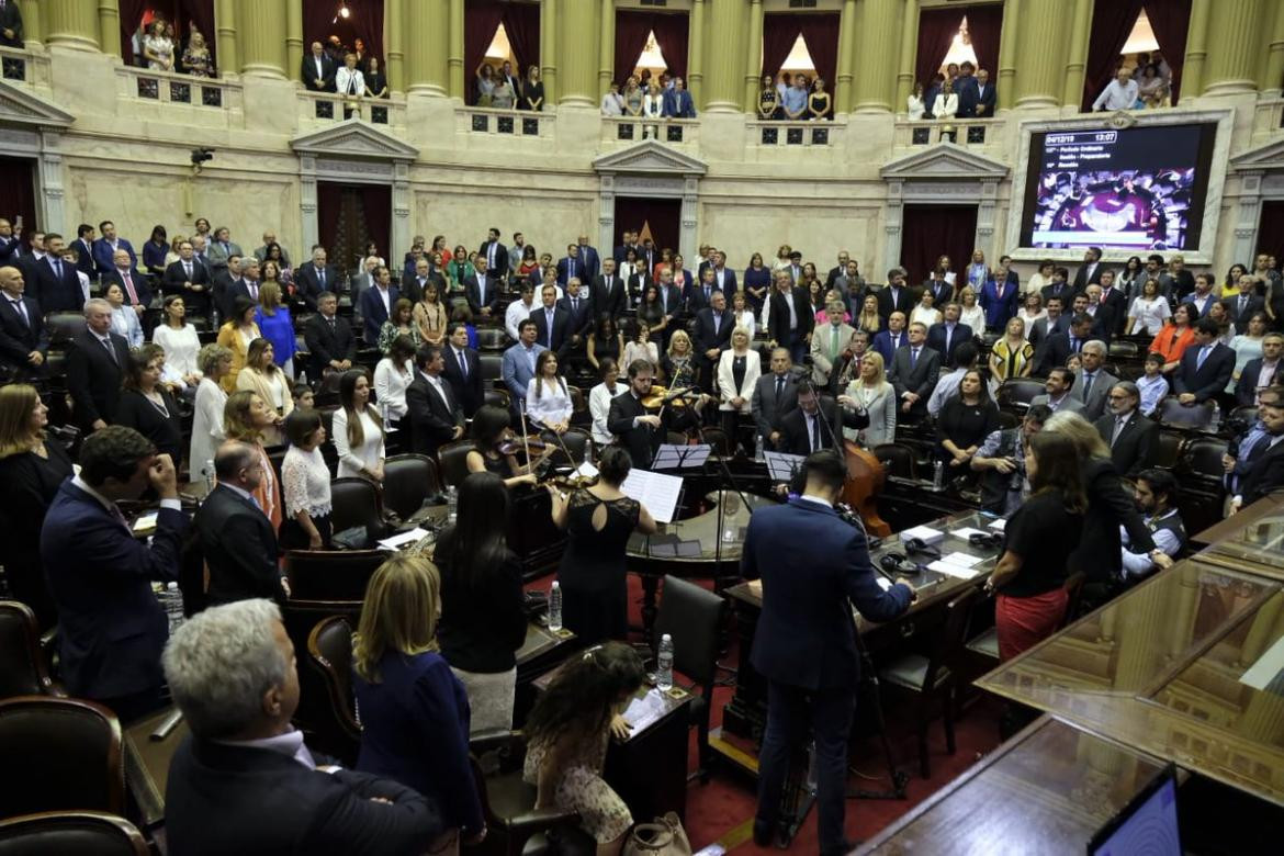 Congreso: juraron los 130 nuevos diputados y designaron a Sergio Massa como presidente de la Cámara baja, Twitter Diputados