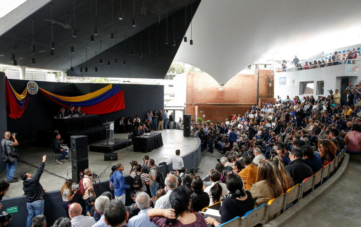La Asamblea Nacional de Venezuela sesionó en un recinto alternativo, Reuters