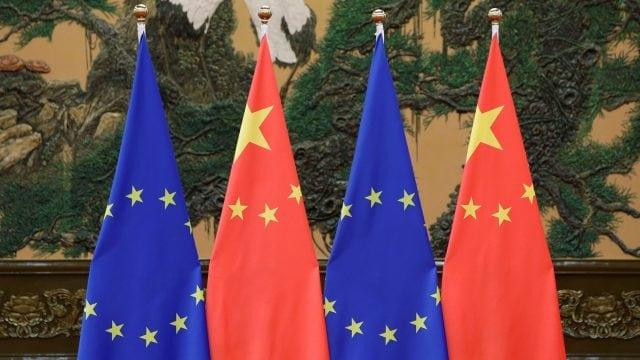 Banderas China y la Unión Europea