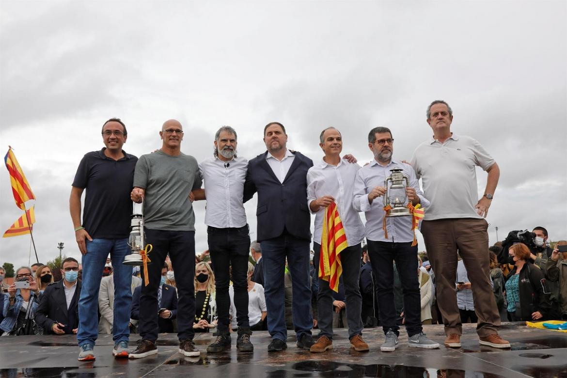 Presos independentistas catalanes indultados abandonan las cárceles, EFE.