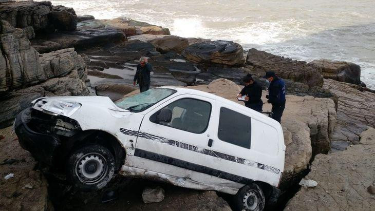 Accidente de una camioneta en Mar del Plata y caída a los acantilados
