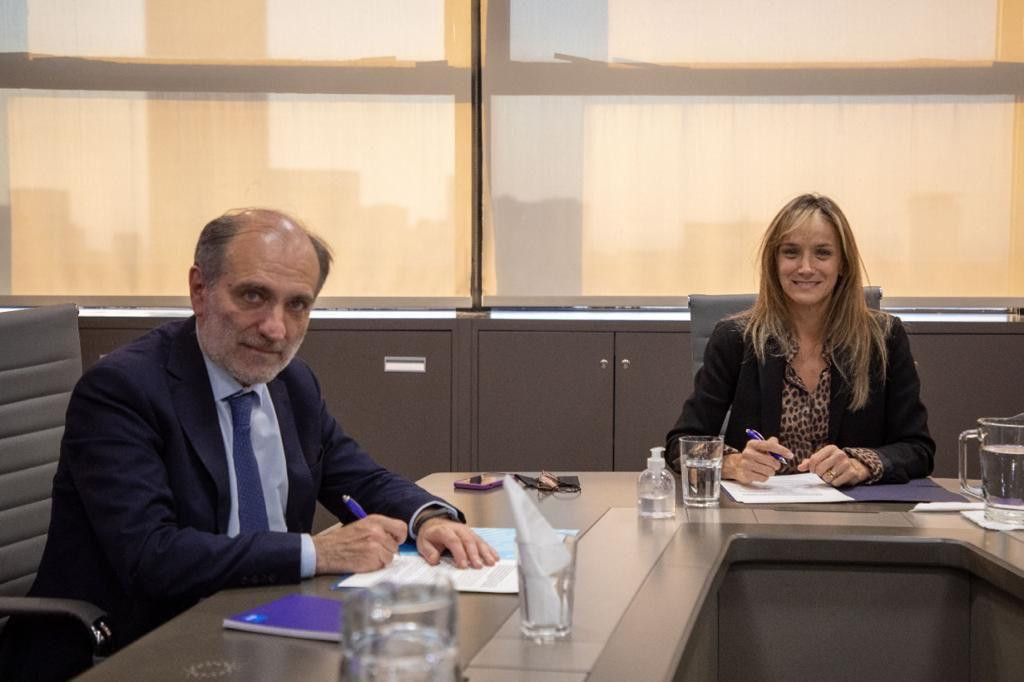 Malena Galmarini y Eduardo Hecker firmaron un convenio de AySA