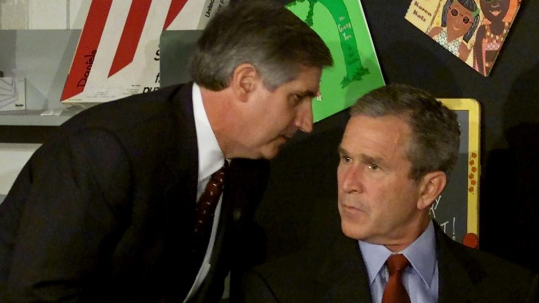 Momento en que el presidente Bush es informado del ataque a las Torres Gemelas. REUTERS