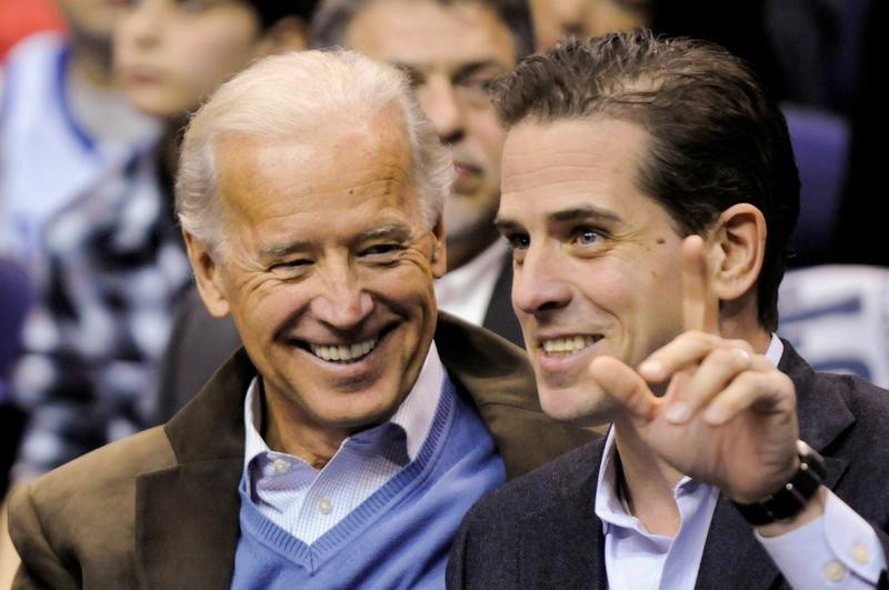 Joe Biden y su hijo Hunter. Foto: REUTERS