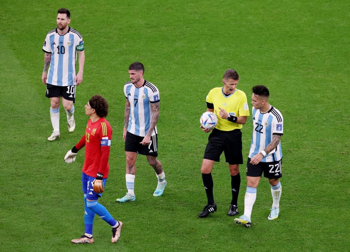 Daniele Orsato; árbitro Argentina-México. Foto: Reuters.