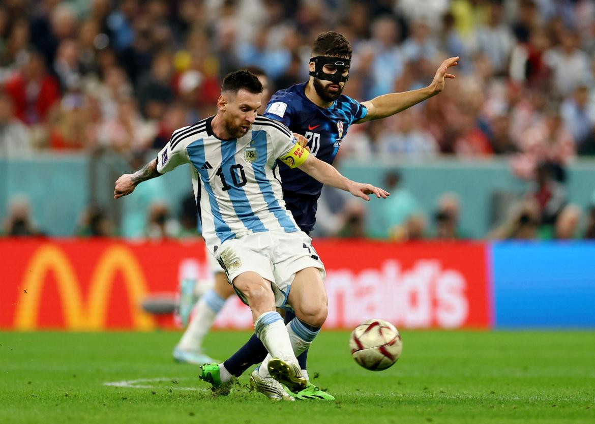 Josko Gvardiol y Lionel Messi; Argentina-Croacia. Foto: Reuters.