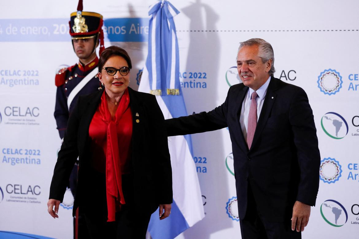 Presidenta hondureña, Xiomara Castro y Alberto Fernández_Reuters