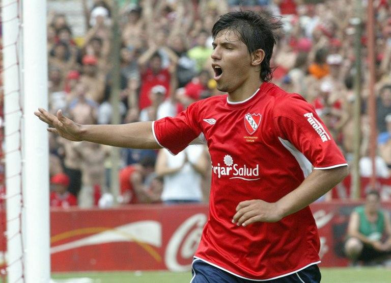 El Kun Agüero cuando jugaba en Independiente. Foto: NA.