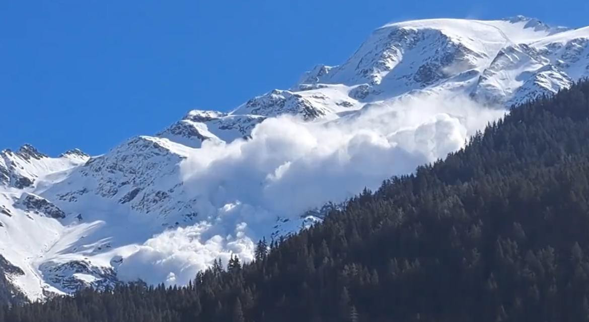Alud en los Alpes franceses. Foto Twitter @nexta_tv