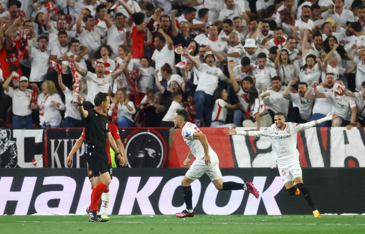 Lucas Ocampos; Sevilla vs. Manchester United. Foto: Reuters.