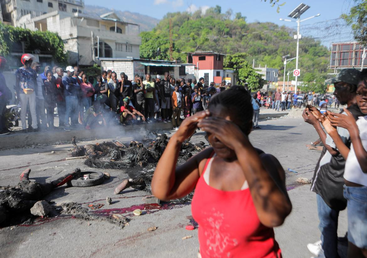 Quema de bandidos en Haití. Foto: Reuters.
