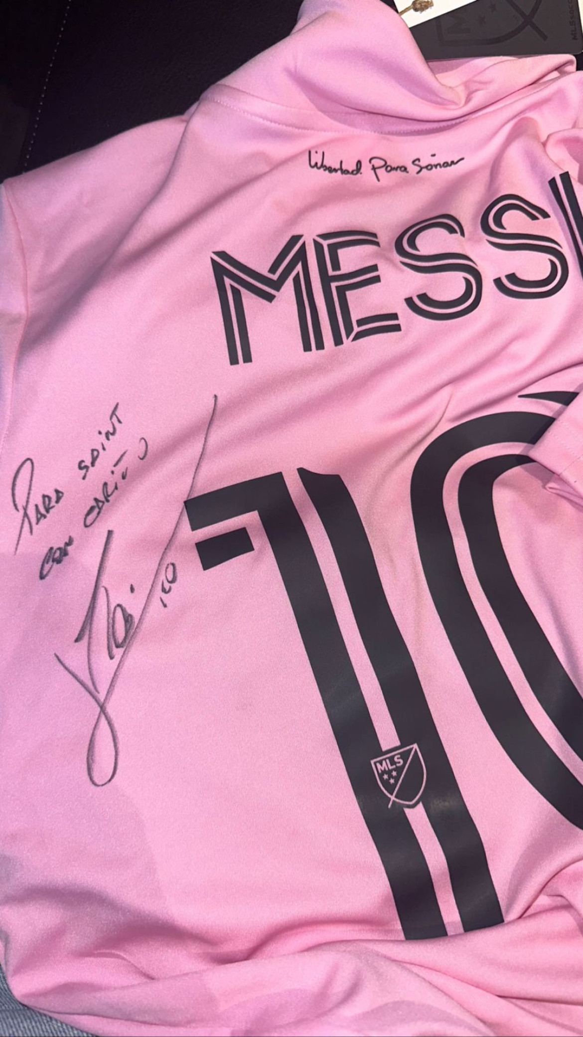 Lionel Messi le regaló una camiseta a un hijo de Kim Kardashian. Foto: Instagram @kimkardashian.