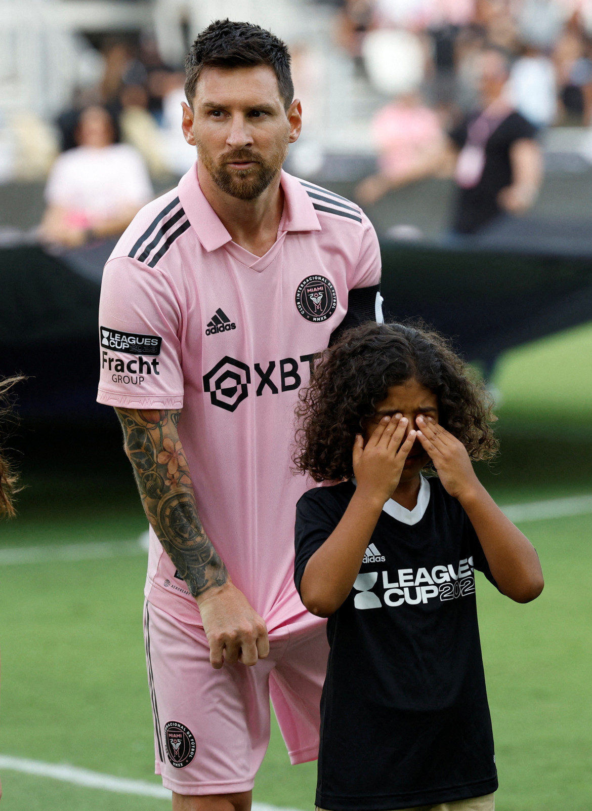 Messi con el hijo de DJ Khaled. Foto: Reuters.