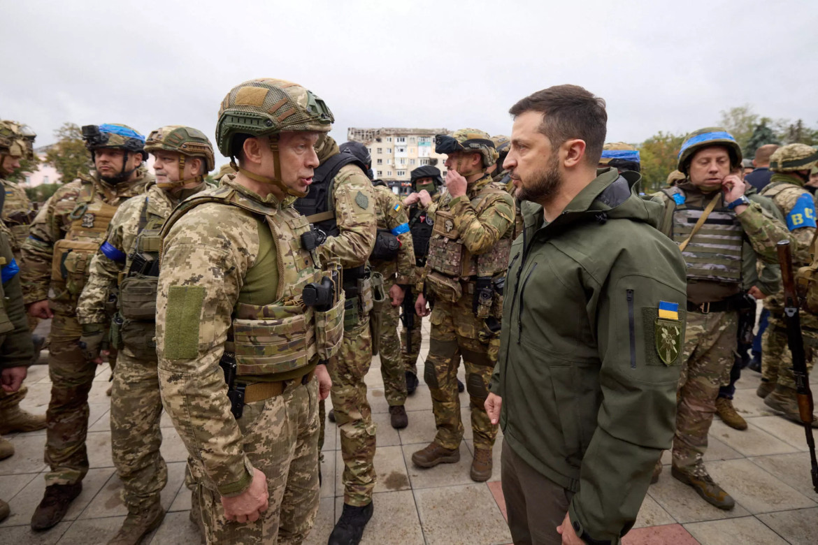Zelenski junto al ejército ucraniano. Foto: Reuters