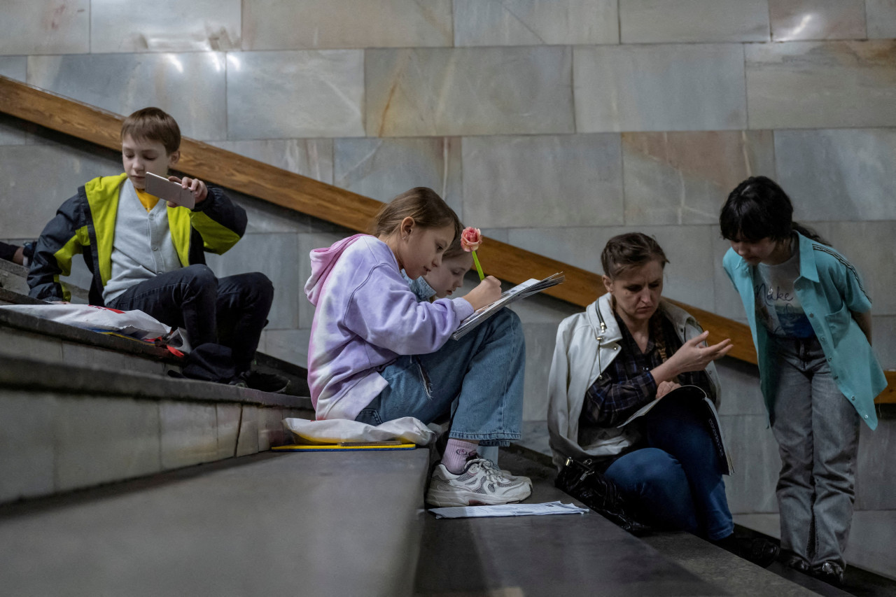 Amenaza de bomba en Ucrania en el regreso a clases. Foto: REUTERS.