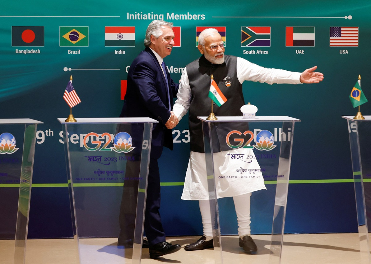 Alberto Fernández junto a Narendra Modi en el G20. Foto: Reuters.