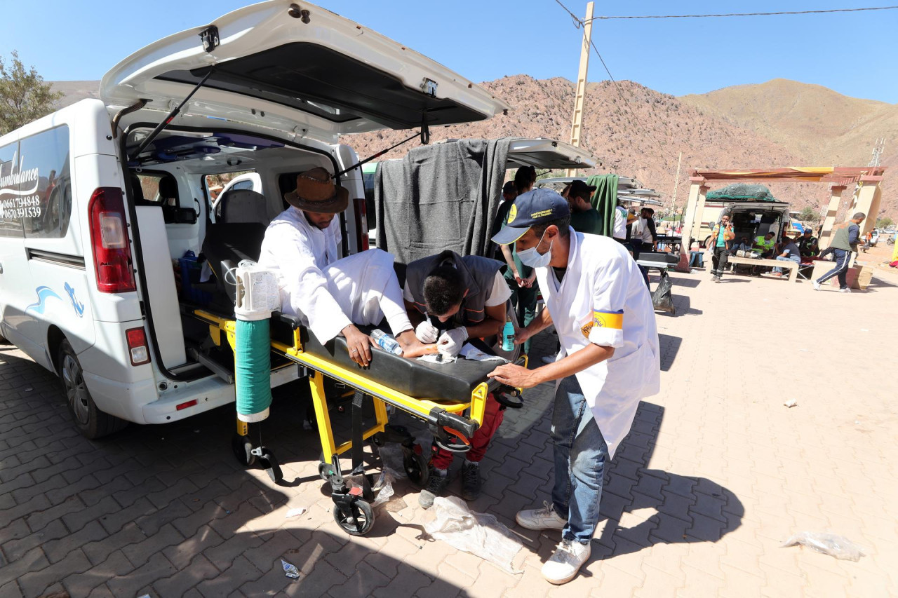 Personas heridas en Marruecos tras el terremoto. Foto: EFE.