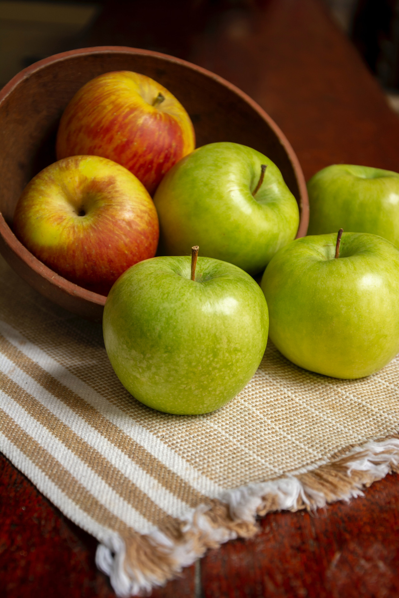 Los expertos recomiendan consumir, al menos, una manzana por día. Foto: Unsplash.