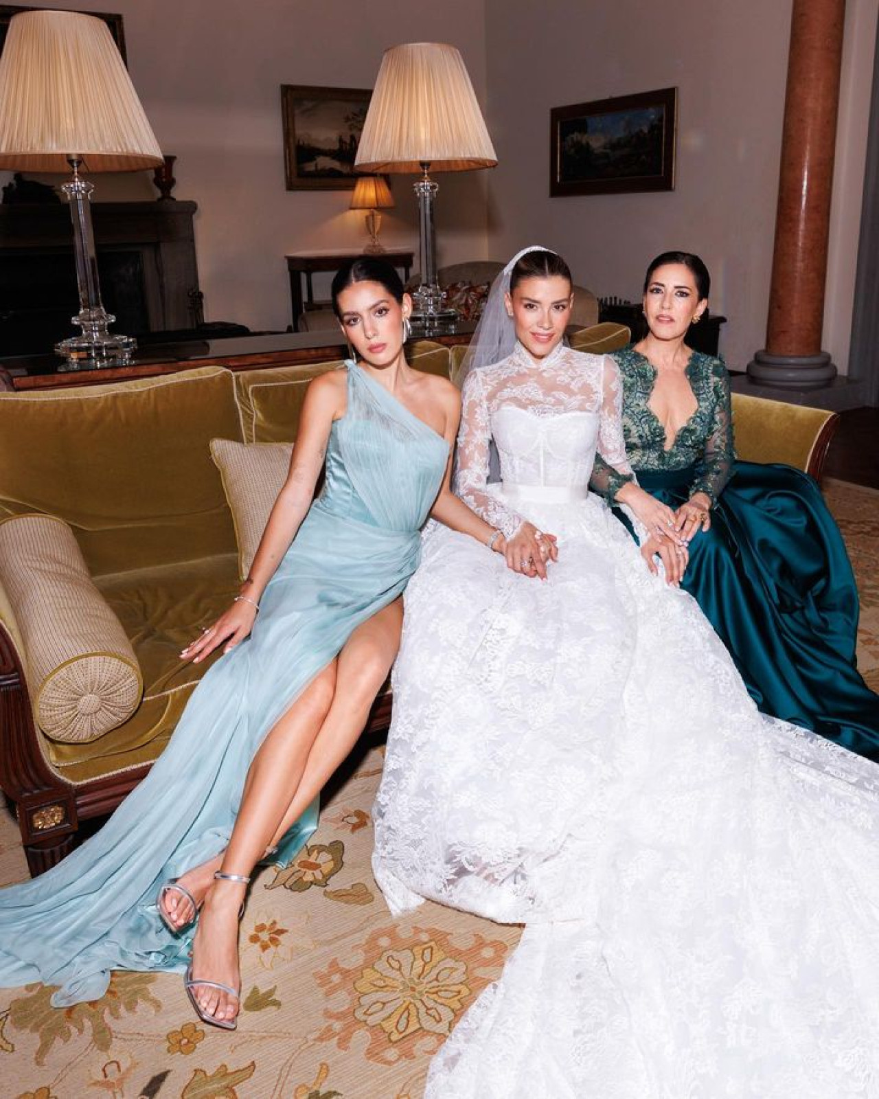 Camila Valero con Michelle y Stephanie Salas. Foto: Instagram.