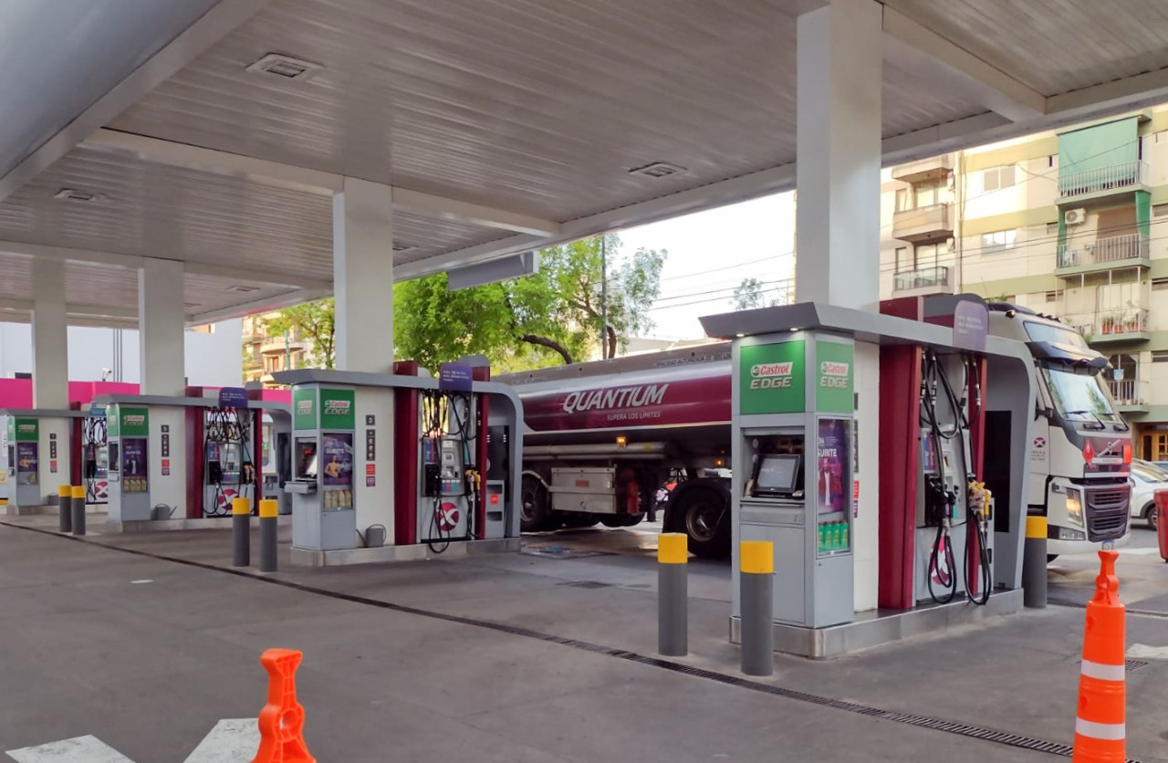 Falta de combustible en estaciones de servicio. Foto: NA.