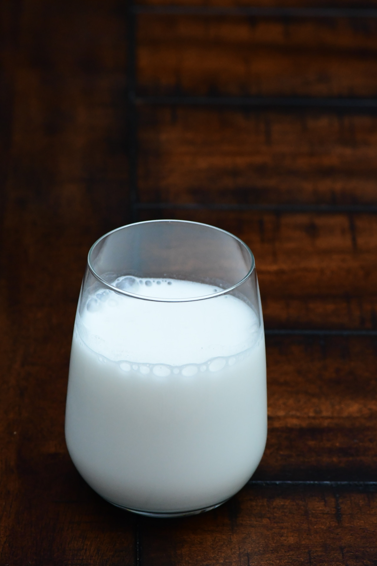 Vaso de leche. Foto Unsplash.
