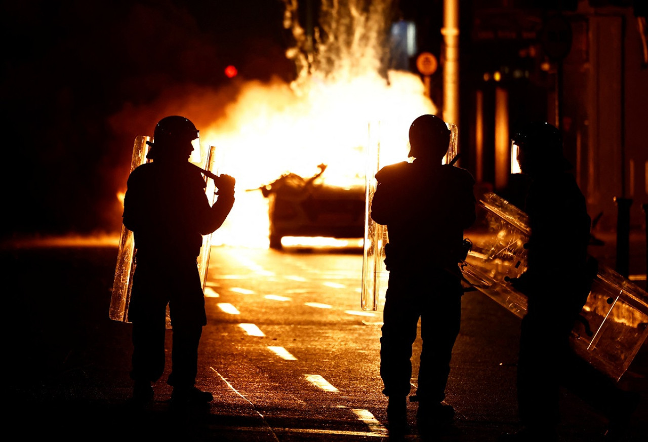 Los disturbios provocados en Dublín por grupos de "derecha". Foto: Reuters.
